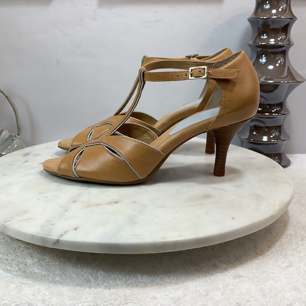 AEROSOLES TAN & LIGHT GRAY HEELS - SZ 6 B - Picture 10 of 14
